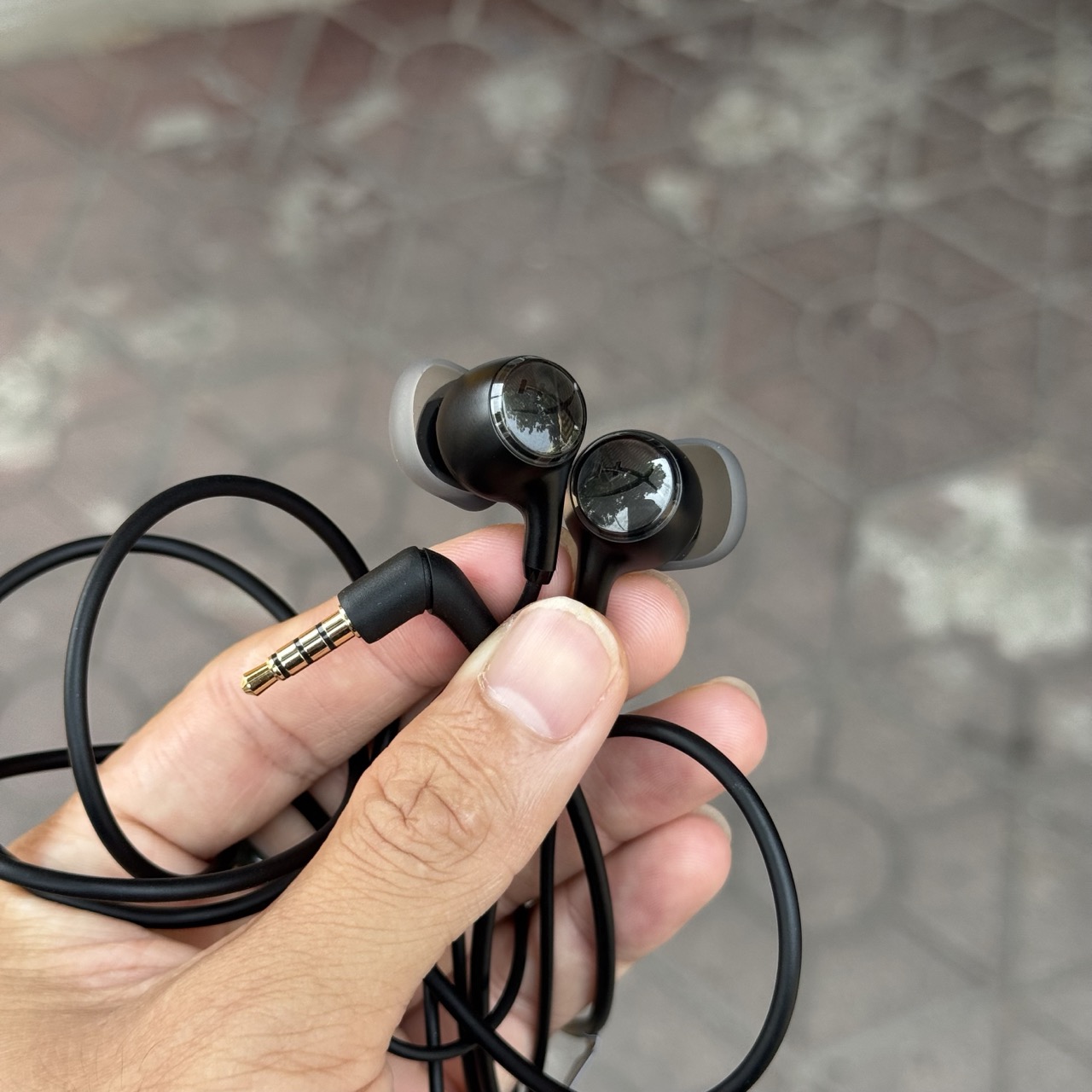 hyperx cloud earbuds 3 img 0302 2 lon